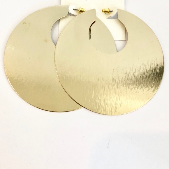 New brushed faux-gold color metal earrings 💋 - Picture 2 of 2